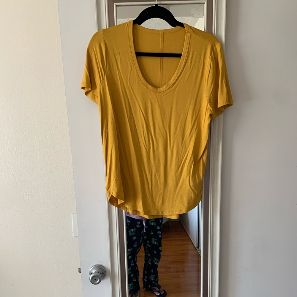 Yellow tee short sleeve new